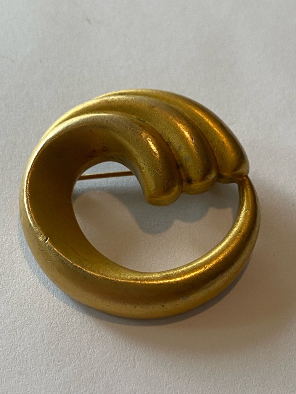 Vintage brushed Gold contemporary Circular Pin Brooch